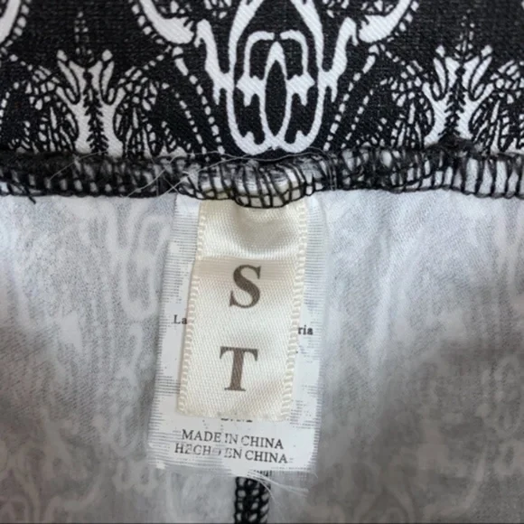 ST women's black and white jean leggings, size small - Picture 6 of 7